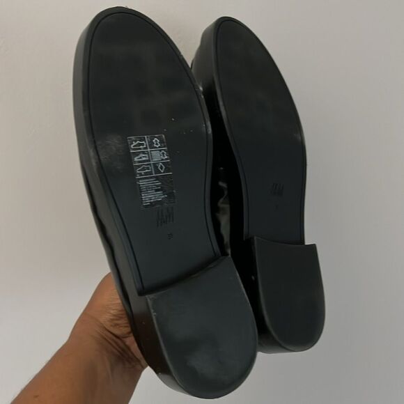 H&M Black gold accent loafer - Picture 9 of 12